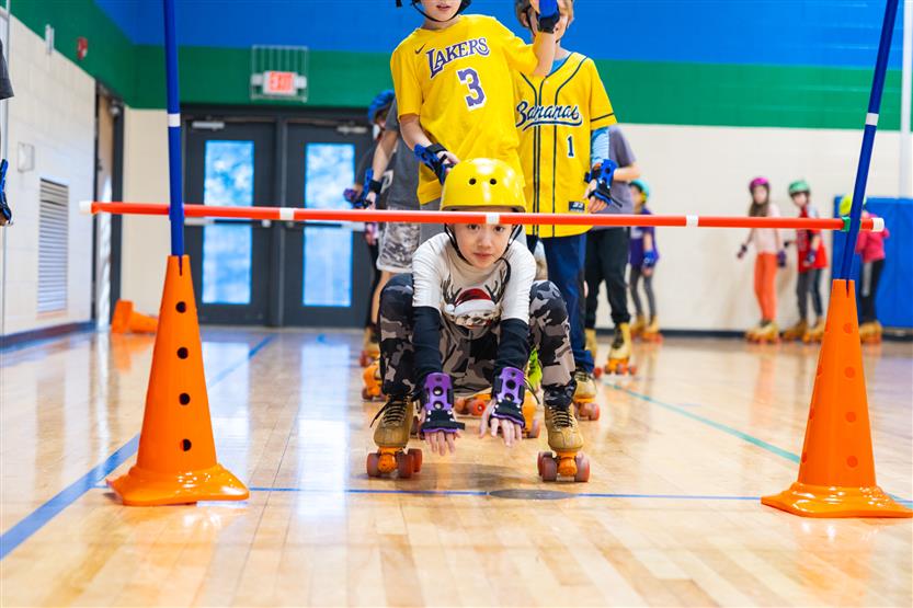 Lipscomb Elementary students skate in PE